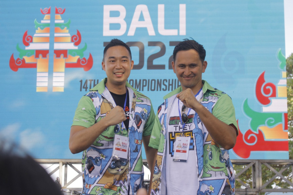 (Kiri) Nutrisionis David Gunawan dan (Kanan) Mental Coach Andromeda Manuputty.