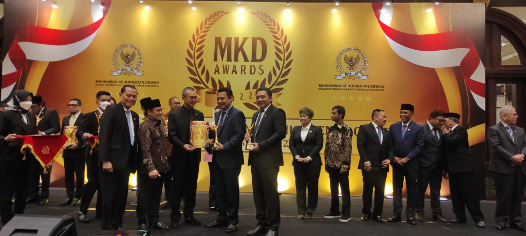 27 Legislator Terima Penghargaan MKD