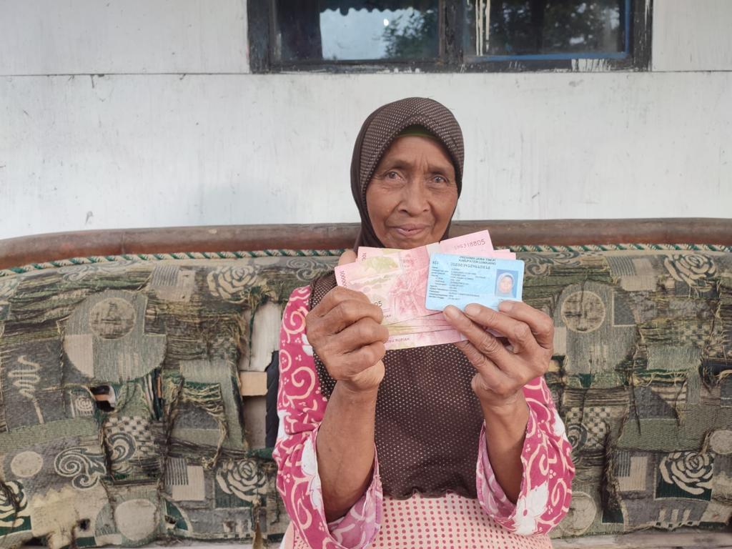 Penyaluran BLT BBM tahap 2, PKH, dan Bansos Sembako di Lumajang, Jawa Timur, hampir tuntas. Realisasi penyaluran 98,5 persen (Foto:Dok.Renjana Pictures/Febri)