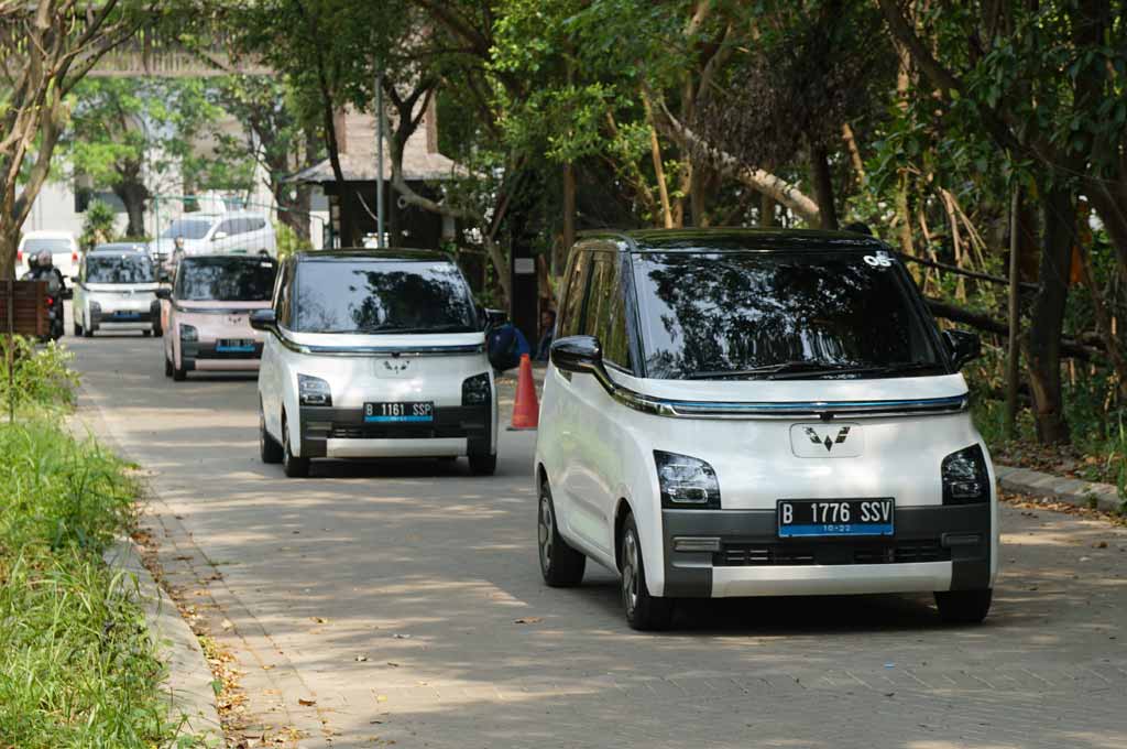 Banyak yang sangsi untuk memiliki kendaraan listrik seperti Wuling Air ev, biar ada bayangan, nih estimasi biaya perawatannya! WM