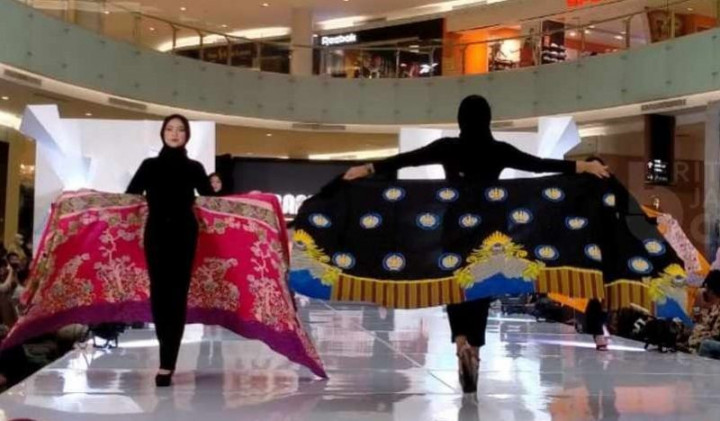 Unik, Dosen Unesa Bikin Pewarna Batik dari Tanah