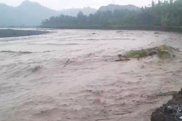 BMKG Prediksi Jatim Hujan Lebat Pekan Depan, Waspada Banjir Bandang di Semeru
