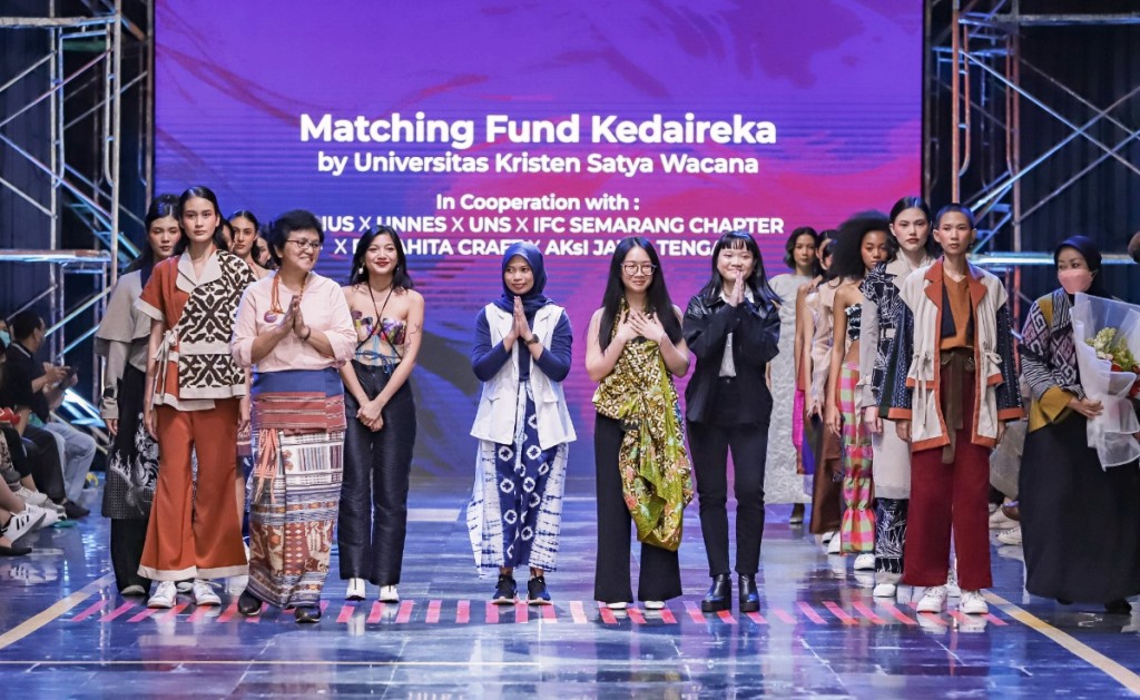 Untuk mendorong bangkitnya industri kreatif diselenggarakan terobosan Link & Match berbasis inovasi, yaitu program Matching Fund Kedaireka bertema Millenial Batik & Tenun Eco-fashion: Narasi di Balik Kolaborasi Karya Kreatif (Foto:Dok)