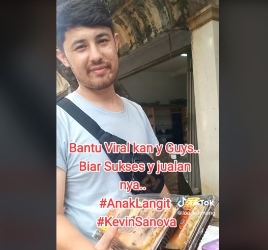 Viral! Pemain Sinetron <i>Anak Langit</i> Banting Setir Jadi Jualan Roti Keliling