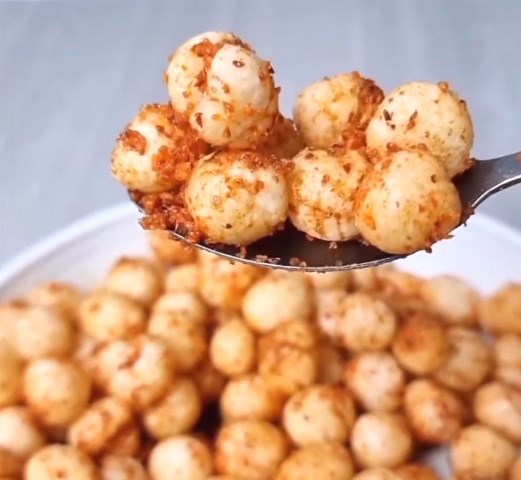 Berikut ini kuliner yang sempat viral sepanjang tahun 2022. (Cimol bojot. Foto: Dok. Instagram Jerry Andrean/@jerrymci7)