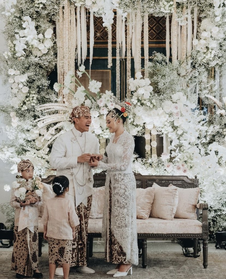 Kumpulan <i>Tweet</i> Kocak Kaesang Usai Nikah, dari Reuni Ibu hingga Keramas
