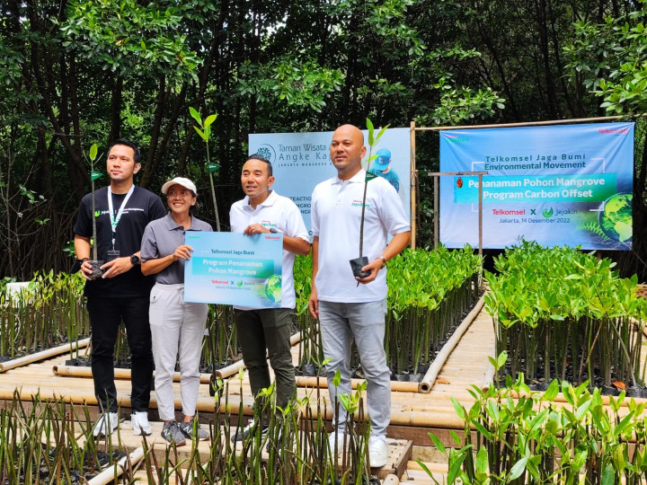 Pelanggan Telkomsel Bisa Tanam Bakau Pakai Poin
