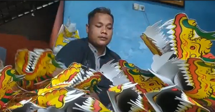 Jelang Pergantian Tahun, Omzet Perajin Terompet di Jombang Naik 70%