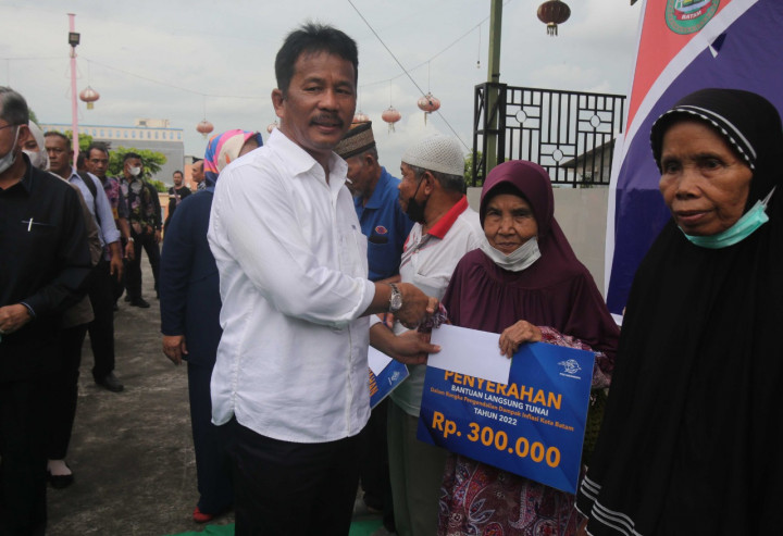 Pemko Batam Salurkan BLT Daerah melalui PT Pos Indonesia