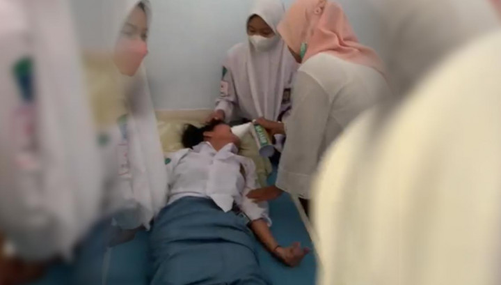 Dihukum <i>Push Up</i> Ratusan Kali, 2 Siswa SMA di Jombang Kritis