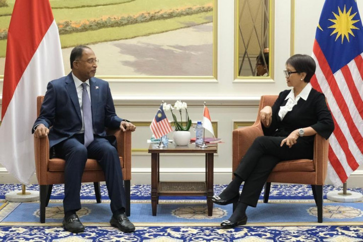 Bertemu Menlu Baru Malaysia, Menlu Retno Bahas Masalah TKI dan Myanmar