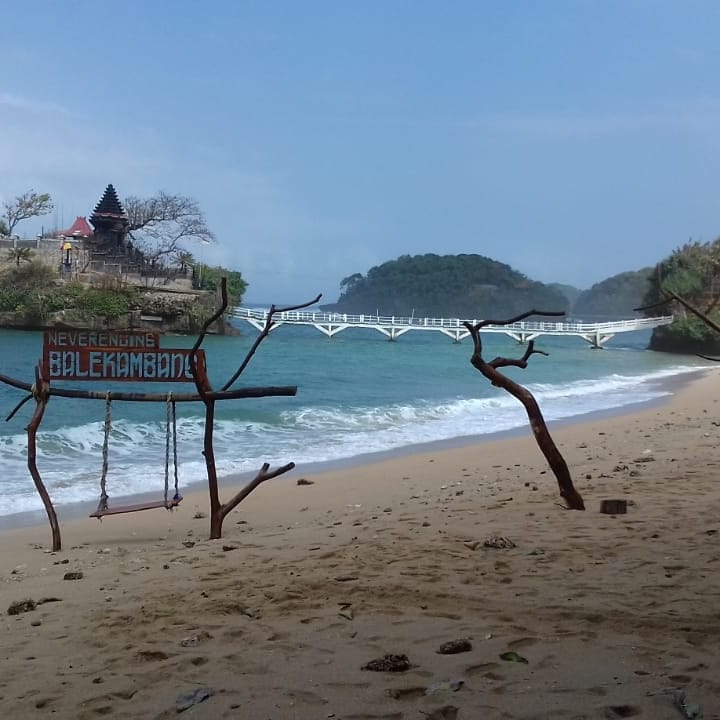 Pantai Balekambang Malang Siapkan Kembang Api saat Nataru
