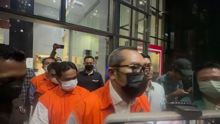 Jadi Tersangka Suap, Wakil Ketua DPRD Jatim: Saya Salah