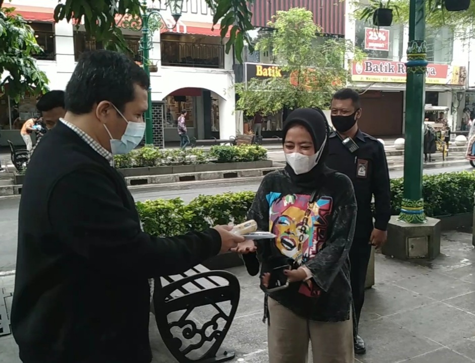  Pembagian masker di Malioboro. Medcom.id/ Ahmad Mustaqim