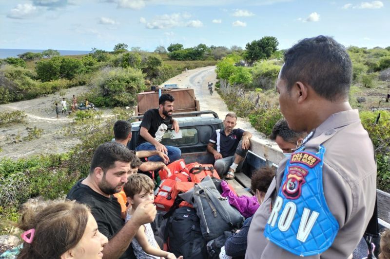 Polisi Buru Fasilitator Keberangkatan WNA Irak Terdampar di NTT