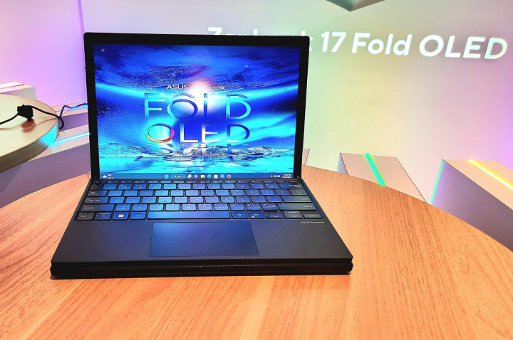 Asus Pasarkan Laptop Layar Pertama Karyanya di Indonesia