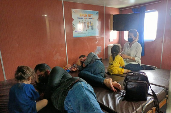 13 WNA Irak yang Terdampar di Rote Ndao Dipindahkan ke Kupang