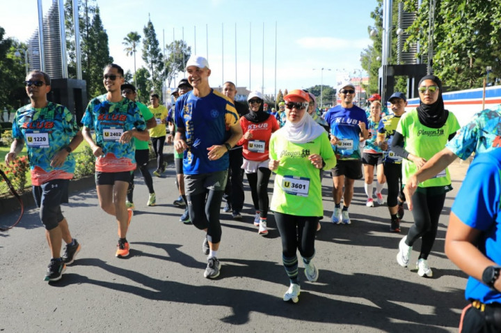 Ganjar Galang Donasi untuk Mahasiswa Kurang Mampu dalam UGM <i>Charity Run</i>