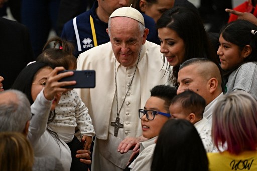 Anticipating health problems, Pope Francis signs a letter of resignation