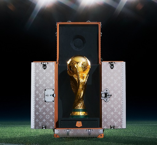 Trofi Piala Dunia dalam koper Louis Vuitton. (Foto: Dok. Instagram/louisvuitton)