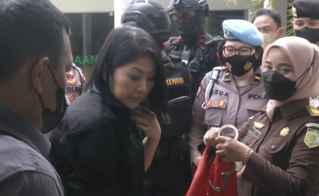 Sambil Menangis, Putri Candrawathi Kecewa dengan Keterangan Ahli dari Universitas Indonesia