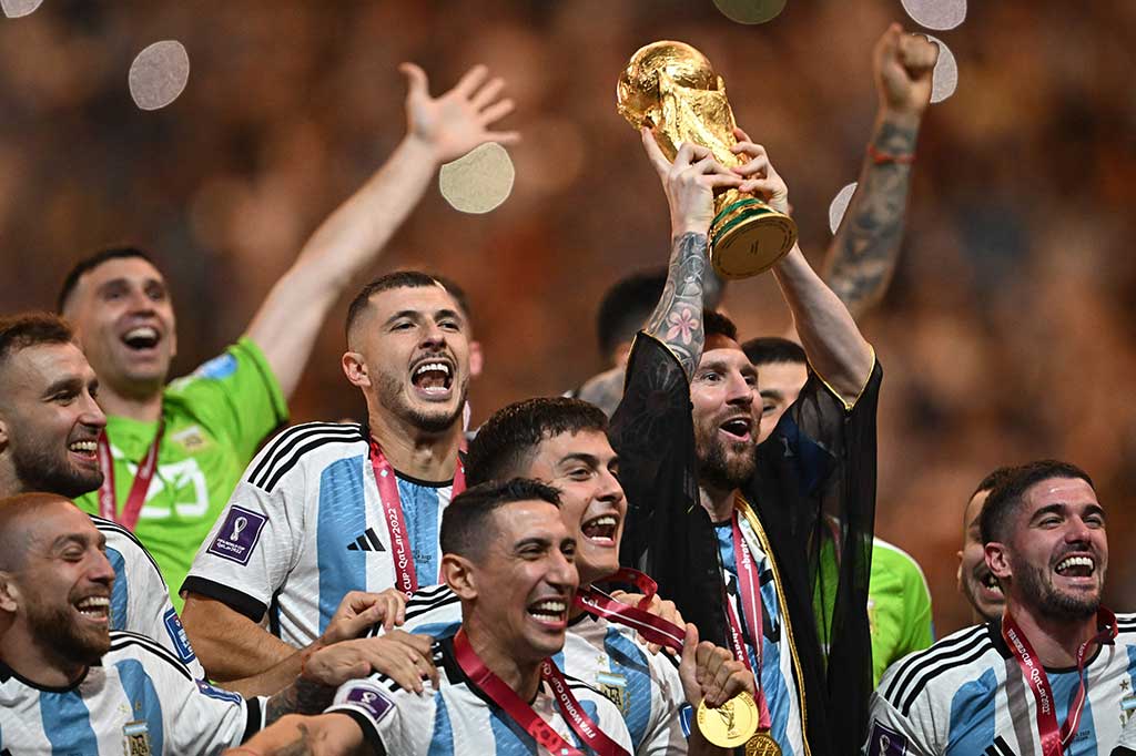 Foto Terpopuler: Argentina Juara Piala Dunia hingga Jokowi Serahkan KUR