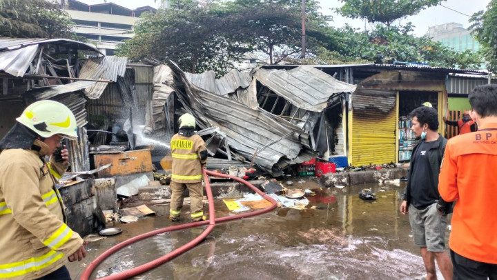 Ditinggal Saat Masak, 4 Kios di Terminal Senen Terbakar