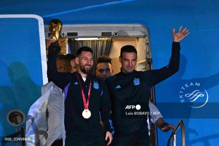 Lionel Messi dan Timnas Argentina Tiba di Buenos Aires