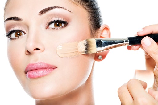 Alas bedak cair atau liquid foundation. (Foto: Ilustrasi. Dok. Freepik.com)