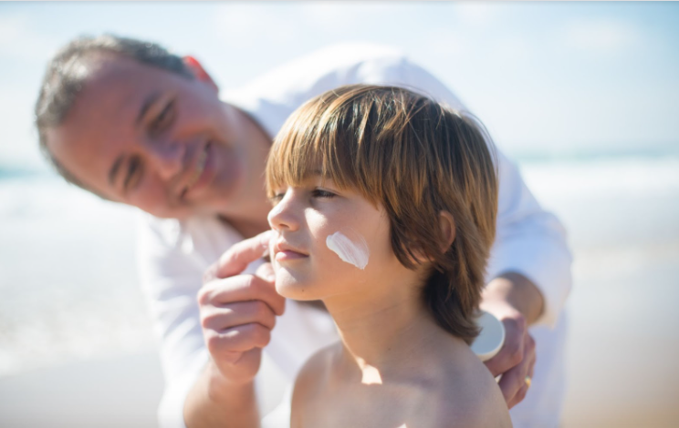Dengan mengoleskan sunscreen, kulit akan mendapatkan perlindungan optimal dari paparan sinar matahari (Foto:Pexels)