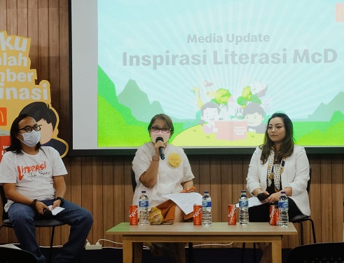 Dari ki-ka: Aris Munandar, Sutji Lantyka,  Brenda Ayu Pangemanan. (Foto: Dok. Yuni)
