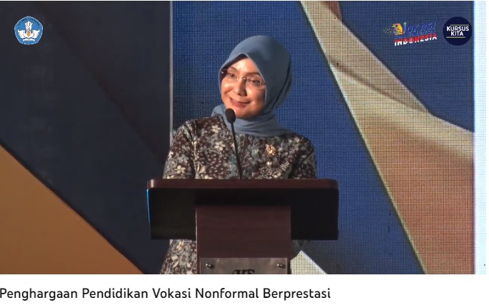 Unesa dan UT Raih Penghargaan Pendidikan Vokasi Nonformal Berprestasi