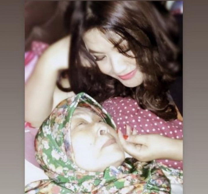 Aminah Cendrakasih Meninggal, Cornelia Agatha: Sarah Sayang Ibu