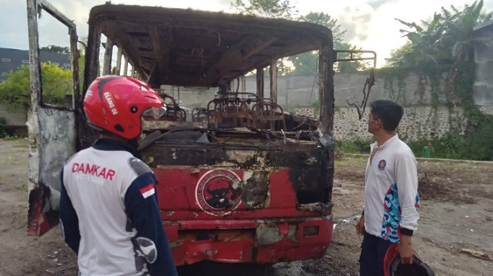 Dianggap Angker, 2 Bocah SD Bakar Bus Milik Organisasi Sayap Parpol