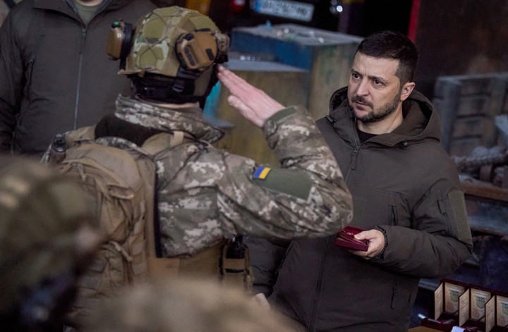 Foto Terpopuler: Zelensky Kunjungi Benteng Pertahanan Bakhmut hingga Taliban Larang Perempuan Afghanistan Kuliah