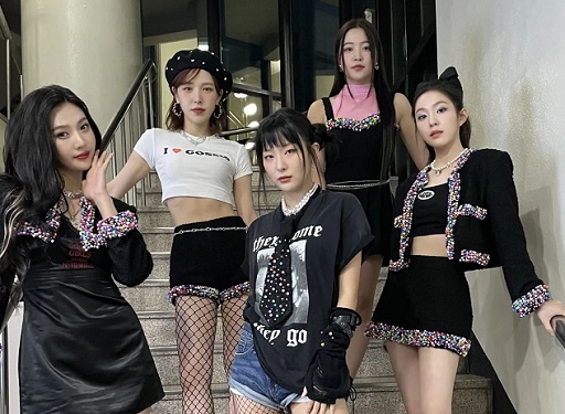 Stylish Banget! Ini Cara Member Red Velvet Mix and Match Outfit Serba Denim