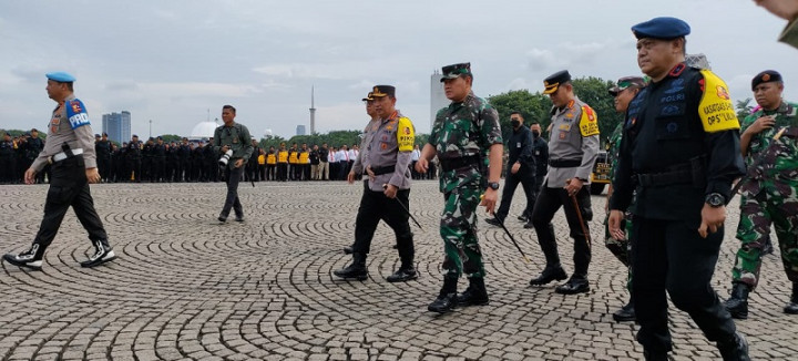 Kapolri-Panglima TNI Lepas Pasukan Pengamanan Natal dan Tahun Baru