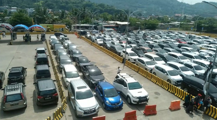 Sudah Bayar Mahal, Kapal Penumpang Eksekutif di Pelabuhan Merak malah Molor hingga 3 Jam