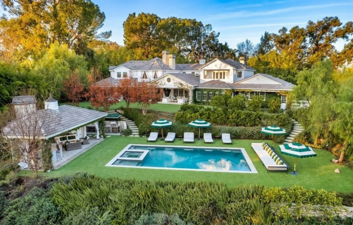 Punya Kandang Kuda, Intip Rumah Sylvester Stallone Seharga Rp349 Miliar