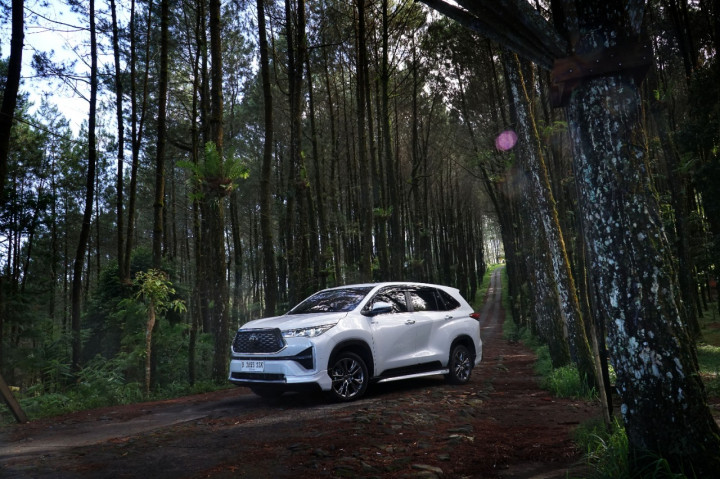 Kijang Innova Zenix Hybrid Bikin Pengemudi dan Penumpang Semakin 'Manja'