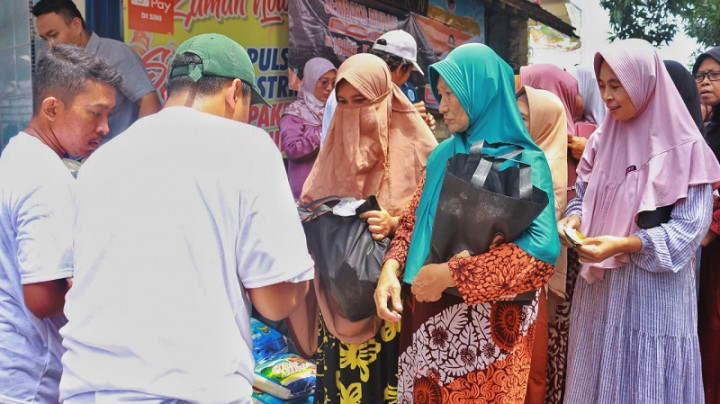 Peringati Hari Ibu, Bazar Sembako Murah Digelar di Lamongan