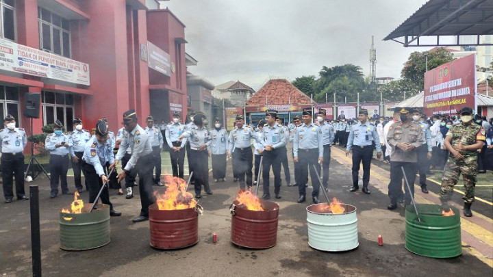 670 <i>Handphone</i> Dimusnahkan di Rutan Salemba Jakpus