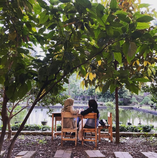 Pengunjung sedang menikmati pemandangan di Urban Forest Cipete  (Foto: @urbforest)