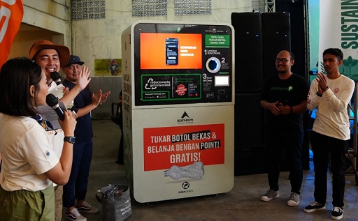 Reverse Vending Machine yang diletakkan di beberapa gerai EIGER. (Foto: Dok. Istimewa)