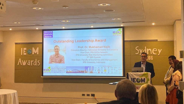 Guru Besar IPB Mukhamad Najib Raih 'Outstanding Leadership Award' dari IEOM Society