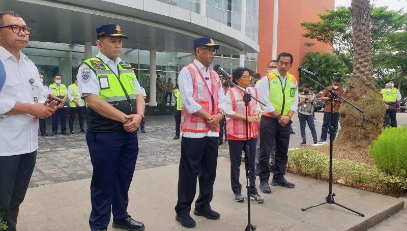 Pantau Bandara Soetta, Menhub Minta Slot Antrean Pesawat Dimaksimalkan