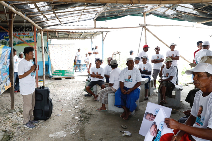 Komunitas Nelayan Pesisir Jawa Timur (Jatim) menggelar sosialisasi keselamatan berlayar untuk nelayan kecil di Desa Tambak Wedi. Dokumentasi/ istimewa