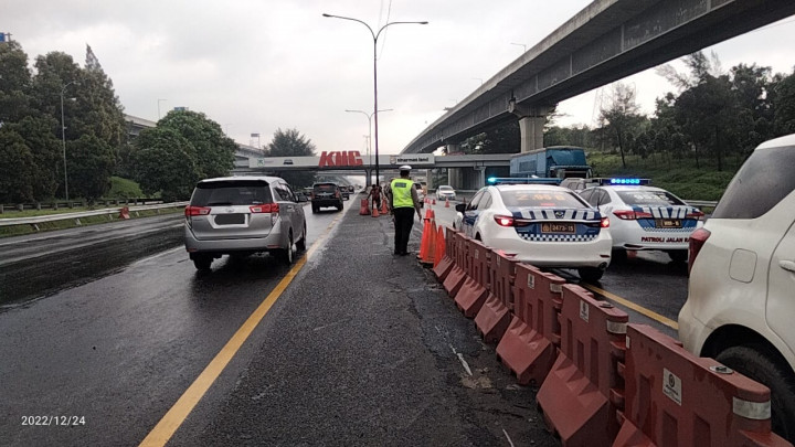 <i>Contraflow</i> 14 Kilometer di Tol Jakarta-Cikampek Disetop