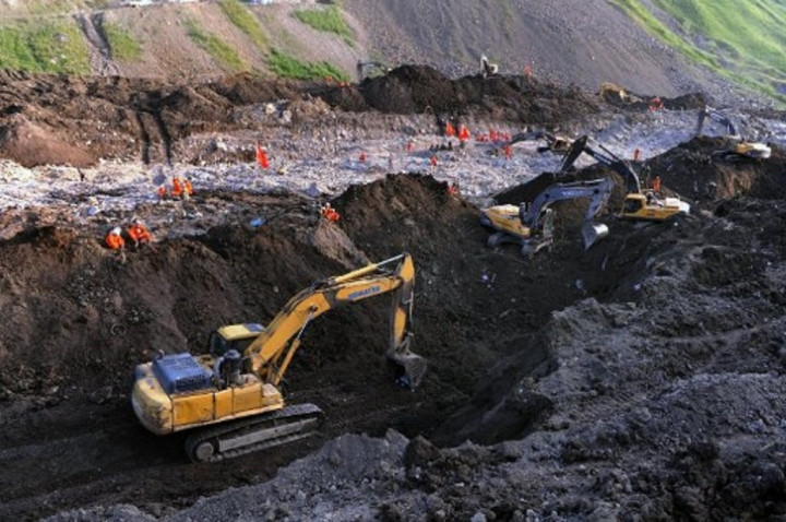 Tambang Emas di Xinjiang Runtuh, 18 Pekerja Terjebak