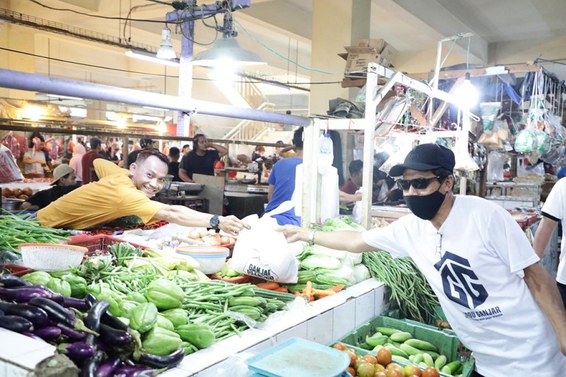 Paket Sembako Disebar di Pasar Malabar Tangerang